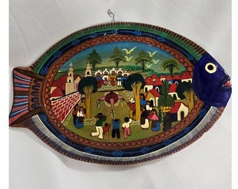 Plato de terracota pintado a mano con figura de pez narrador de cuentos familiar mexicano antiguo