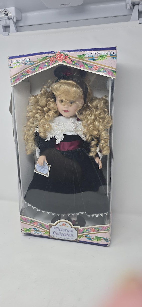 Vtg Victorian Collection 1997 Limited Edition porcelain Doll by