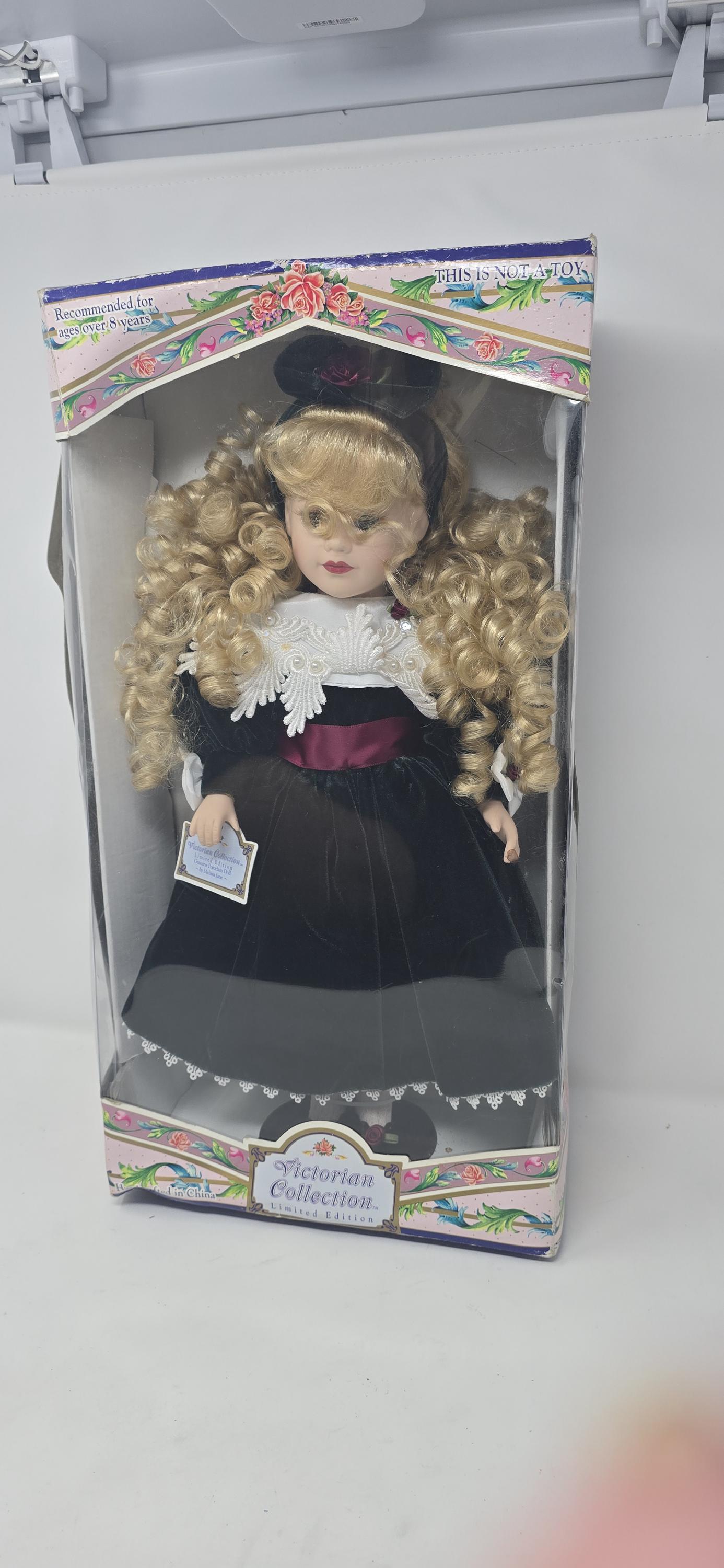 Vtg Victorian Collection 1997 Limited Edition porcelain Doll by