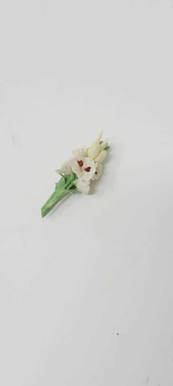 Vtg romantic floral bouquet brooch porcelain