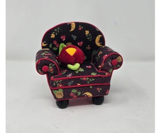 VTG Mary Engelbreit fauteuil speldenkussen Moon & Cherry grillige Cottagecore