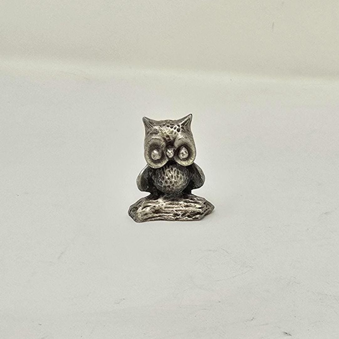 Vintage ampersand pewter owl figurine metal carved look silver tone.