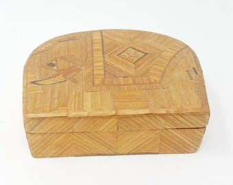 Vtg Elephant straw inlay trinket box tan jewelry case box red satin folk art