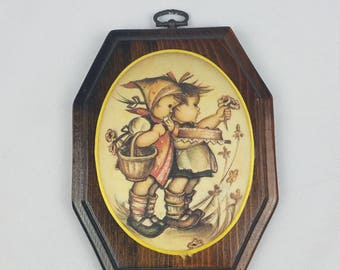 Decorazione da parete in legno con cupola e perline vintage raffigurante due bambini che raccolgono fiori