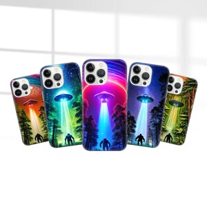 Funda para teléfono Bigfoot con diseño de bosque ovni para iPhone 16 Pro, 15, 14, 13, 12, 11, Google Pixel 9 Pro, 8, 7A, Samsung S25, S24 FE, 23 A26, A36, regalo