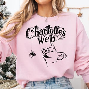 シャーロットのおくりものシャツ - ウィルバー・ザ・ピッグ スウェットシャツ - サム・ピッグ Tシャツ - スパイダーウェブ グラフィック シャツ - クラシックな子供時代の物語アパレル