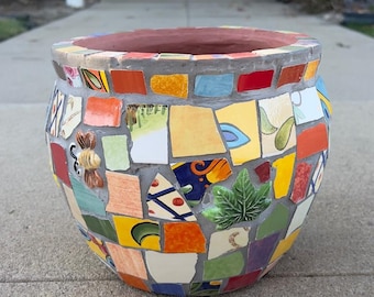 Maceta de mosaico mixta mediana: regalo artesanal para decoración del hogar y el jardín.