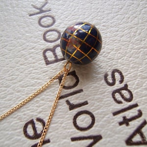 Globe World Necklace Vintage Pendant Charm Gold Travel Lover Minimal Wanderlust Traveler Gift authentic deadstock kitsch charm