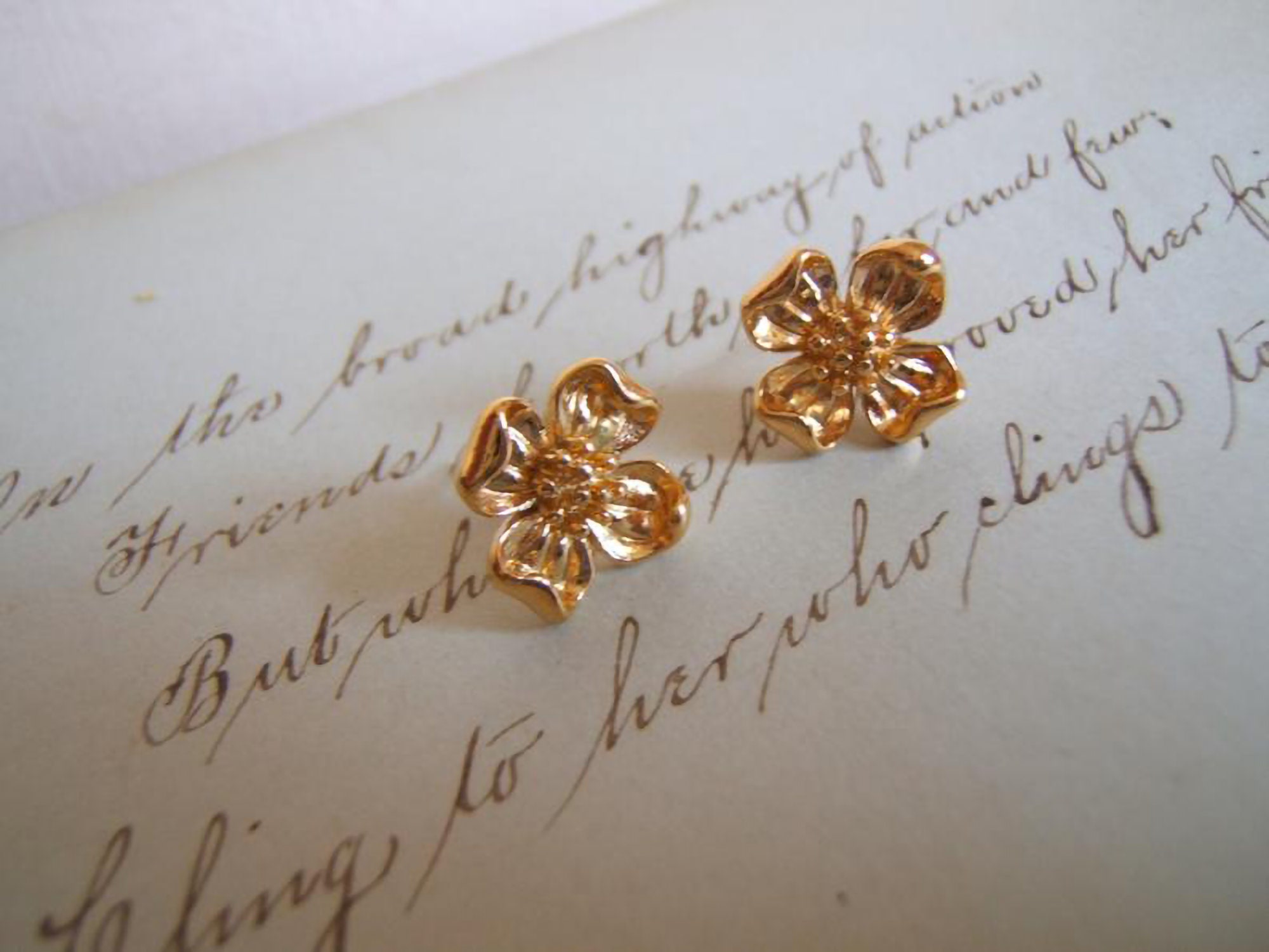 Trifari earrings - Etsy 日本