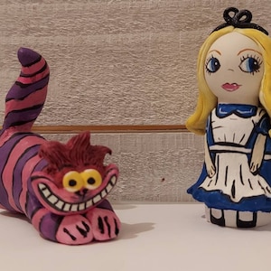 Alice in Wonderland and the Cheshire Cat   Peg Doll set.