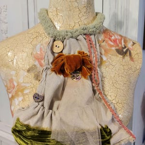 Magnolia Pearl Jabot - Etsy display picture 1