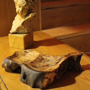 Handcrafted olive wood cigar ashtray, unique gift, wooden cigar holder, artisanal ashtray for cigars, workplace gift, olive wood cigar tray