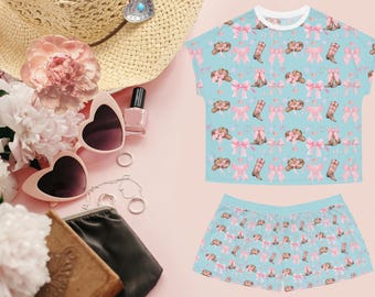 Cowgirl Frauen Pyjamas Coquette Western kurz PJ Set Rosa Schleife Hut Stiefel Niedlich Girlie Design Blauer Hintergrund Nachtwäsche Femme Fatale