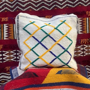 Handwoven Berber Pillow – Moroccan Kilim Cushion Cover – Tribal Throw Pillow – Colorful Geometric Design – Wool Cushion – Boho Home Decor