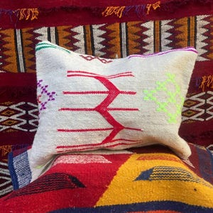 Handwoven Berber Pillow – Moroccan Tribal Cushion Cover – Neon Accent Wool Pillow – Ethnic Boho Home Decor – Handmade Kilim Pillow