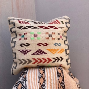 Colorful Moroccan Pillow – Handmade Wool Berber Cushion – Tribal Kilim Throw Pillow – Multicolor Boho Decor – Ethnic Moroccan Sofa Pillow