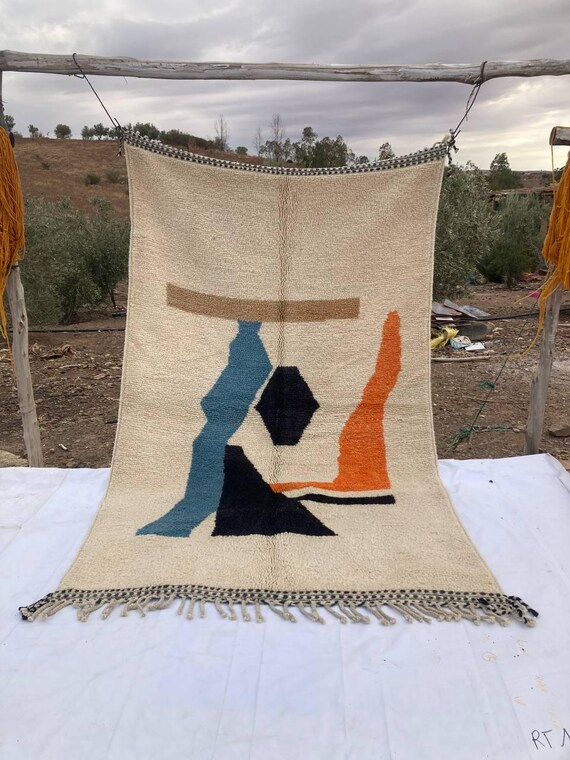 手織りモロッコウールラグ：モダンな抽象ベルベル絨毯 - Etsy 日本