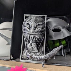 Large Venom Book Nook / End