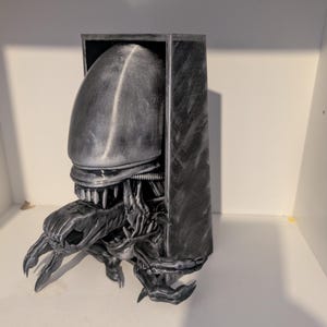 Alien Xenomorph Book Nook Large