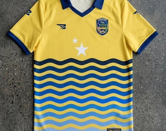 Exclusief Curaçao voetbalshirt met sublimatieprint, BOLIERI design, auteursrechtelijk beschermd ontwerp, onafhankelijk merk, geel