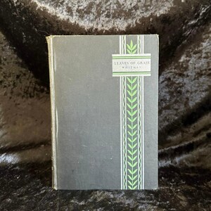 Leaves Of Grass autorstwa Walta Whitmana | Biblioteka Uniwersalna | Książka poezji vintage