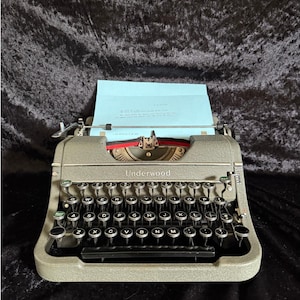 1933 Underwood Champion Portable Manual Typewriter | Carrying Case Included | Tested - Works