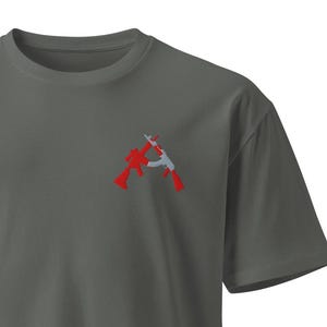 M4/AK (Red/Grey), Unisex premium t-shirt