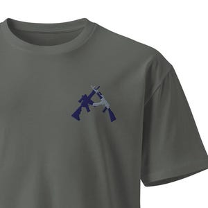 M4/AK (Navy/Grey), Unisex premium t-shirt