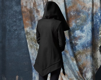 Asymmetrischer Wintermantel aus Wolle, schwarzer Kapuzenmantel, tailliertes minimalistisches Design