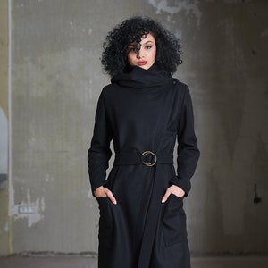 Schwarzer Mantel Frau, Schwarzer Kapuzenmantel, Wintermantel Frauen, Wollwintermantel, Wollmantel Frauen, Minimalistischer Mantel, Warmer Wintermantel, Designermantel