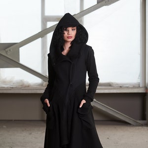 Cappotto invernale donna, cappotto invernale di lana, cappotto con cappuccio nero, cappotto di lana donna, cappotto nero donna, cappotto con cappuccio grande, cappotto invernale caldo, cappotto minimalista