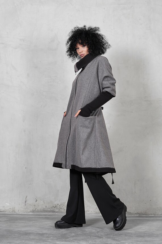 langer grauer mantel