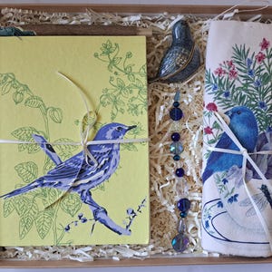 Bluebird Gift Box, prezenty na parapetówkę, prezenty dla przyjaciół, prezent ślubny, łapacze słońca, prezenty urodzinowe, uchwyt na pierścionki, długopis Bluebird, notatnik