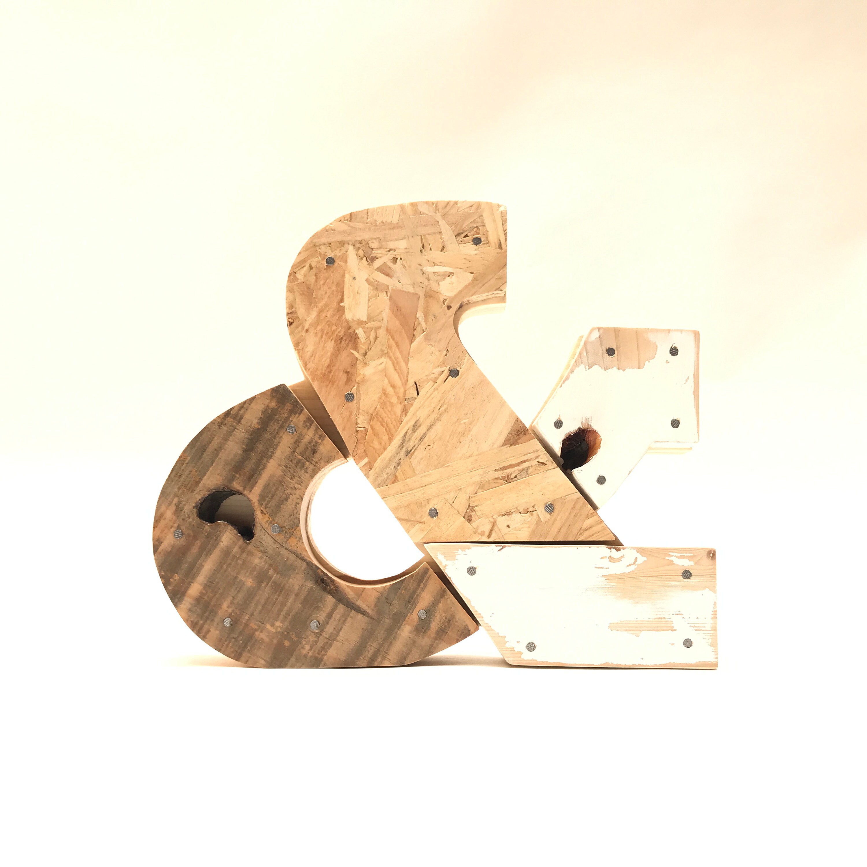 Lettres en Bois &. Lettres Industrielles. Lettre d'initals d'accrochage Mural, de Suspendues, Pépini