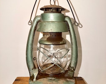 1930s Belknap Bluegrass Kerosene Oil Lantern • Vintage Utility Oil Lamp • Rustic Farm Primitive Decor