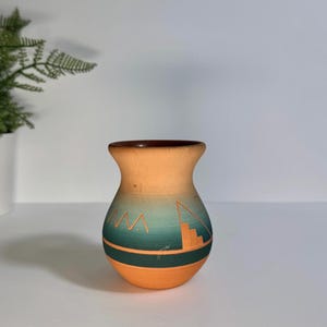 High Elk Sioux Native American Pottery Vase