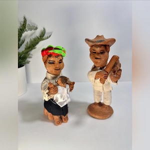 Latin America Folk Art Statues of Couple with Baby, Central American Clay Figurines, Cultural Art