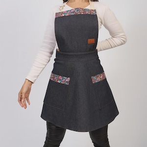 Donutmönster denimförkläde, damjeansförkläde för bageri, salong och kök, sött stylistförkläde och butiksuniform, bagarpresent, present till henne.