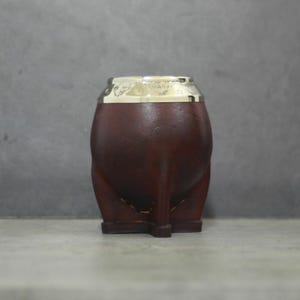 トルペードレザーのマットな彫刻模様のひょうたん。アルゼンチン産、手作り、ギフト、マテ茶。