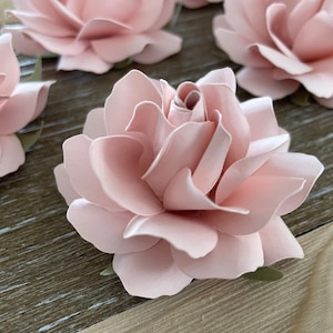 Rosas de papel ruborizadas, centros de mesa florales, decoración de mesa de postres, decoración de baby shower, decoración de primer cumpleaños, flores de caja de sombras, flores para adornos de caja