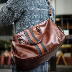 Full grain leather duffle bag men Genuine leather weekender bag brown Leather holdall Overnight travel bag Personalized gifts for him duffel
