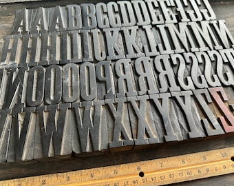 Belle impression typographique antique en bois Types de 63 pièces de l'alphabet