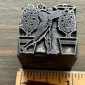 Vintage Metall DRUCKERBLOCK - Butler mit bedeckter Servierplatte