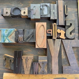 Choisissez vos lettres - BOIS antique, métal, alphabet vintage en cuivre, planche d'impression, variété éclectique, initiales typographiques, 2,5 à 5 pouces !