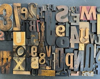 Grandes imprimantes typographiques anciennes, TYPE DE BOIS, mélange de 83 pièces, alphabet complet, chiffres de 0 à 9, signes de ponctuation variés