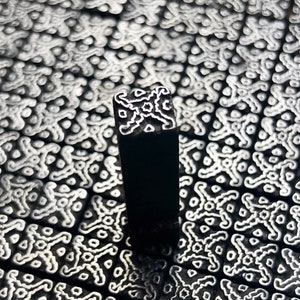 Ein kleiner antiker DRUCKBLOCK aus Metall - kunstvolles ornamentales dekoratives Design