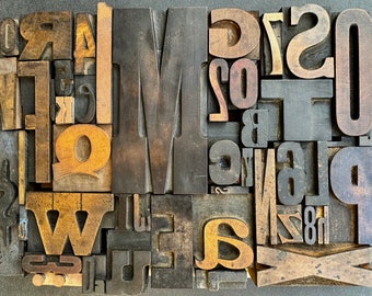 Imprimantes typographiques anciennes, TYPE DE BOIS, mélange de 48 pièces avec alphabet complet, chiffres de 0 à 9, différents signes de ponctuation