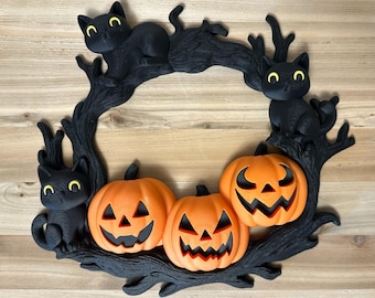 Black Cat & Pumpkin Halloween Wreath: Spooky Jack-O'-Lantern Decor
