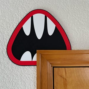 Vampire Mouth Door Topper: Halloween Decor