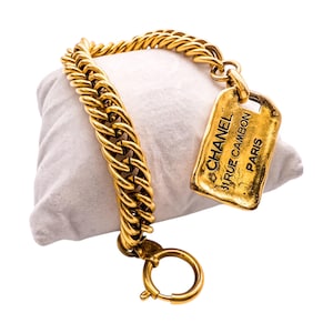 CHANEL ビンテージ　31 RUE CAMBON PARIS チャーム Authentic CHANEL Vintage 31 RUE CAMBON CHARM chunky Gilt
